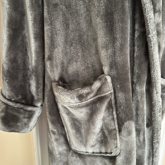 Pottery Barn Robe Fluffy Grey Long Robe Missing Size Tag & Belt - Picture 4 of 9